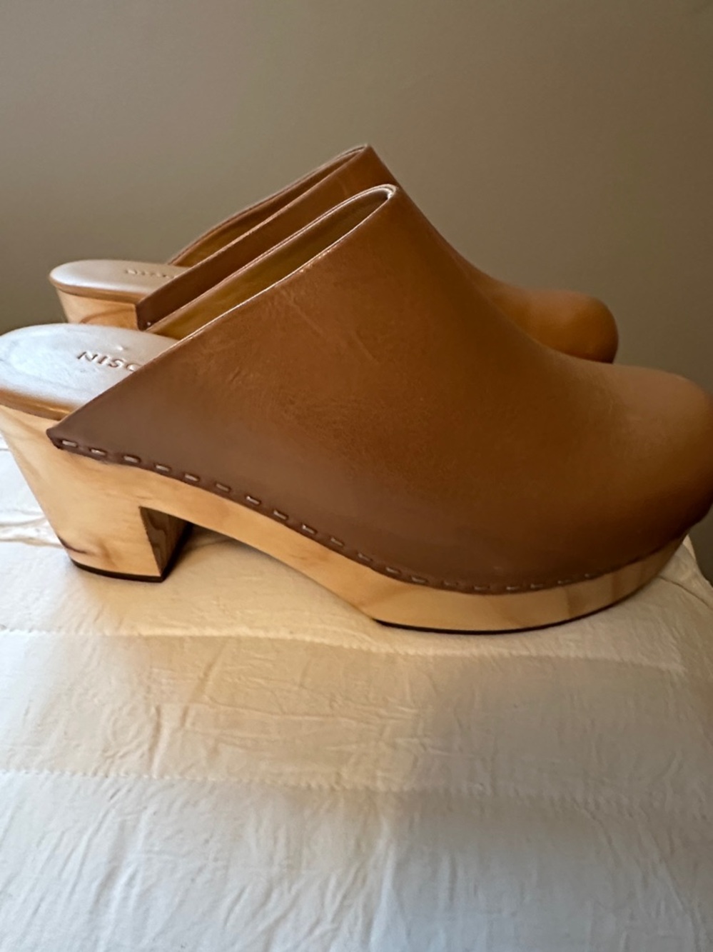 Nisolo All-Day Heeled Clog - Picture 4 of 5